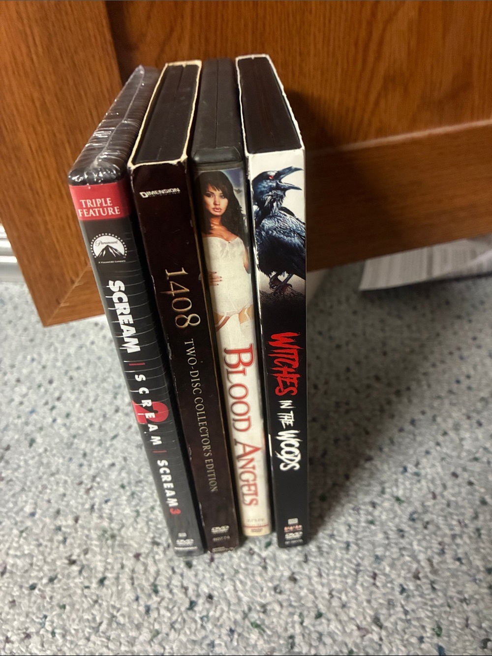 Scream / 1408 / Blood Angels / Witches in the Woods DVD Collection - Black